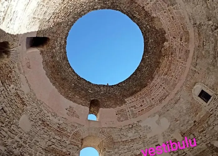 Novi Demy U Centru Splita דירה ספליט