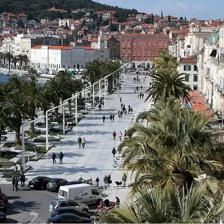 Novi Demy U Centru Splita Appartamento *