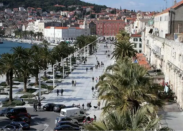 Novi Demy U Centru Splita Apartmán *