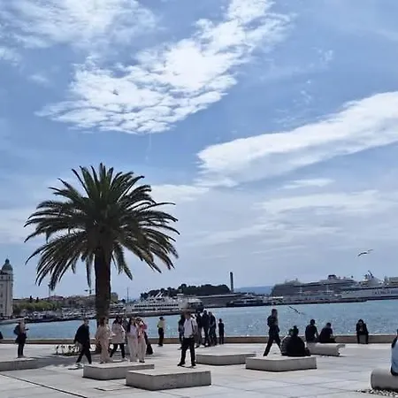 Novi Demy U Centru Splita Split